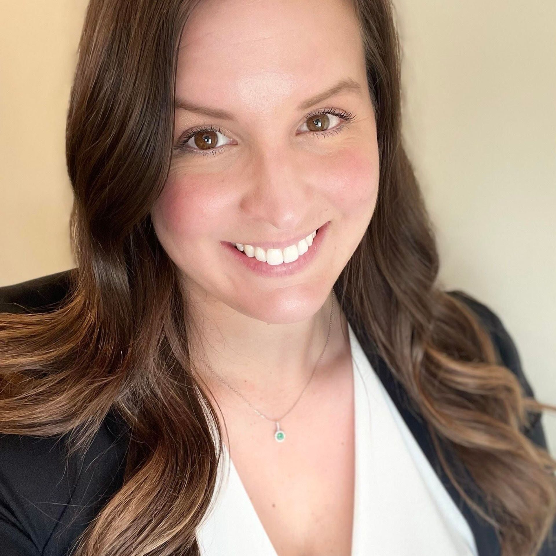 Cara Custer Headshot